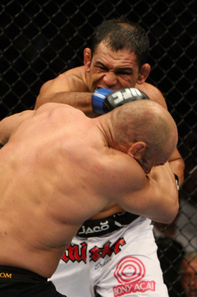 UFC102】ノゲイラが鉄人撃破、クートゥアーは引退を否定 | MMAの