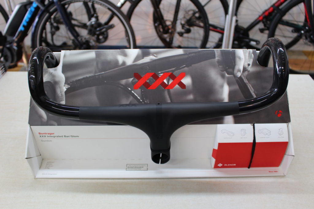 超軽量！ボントレガー XXX インテグレーテッド ハンドルバー/ステム