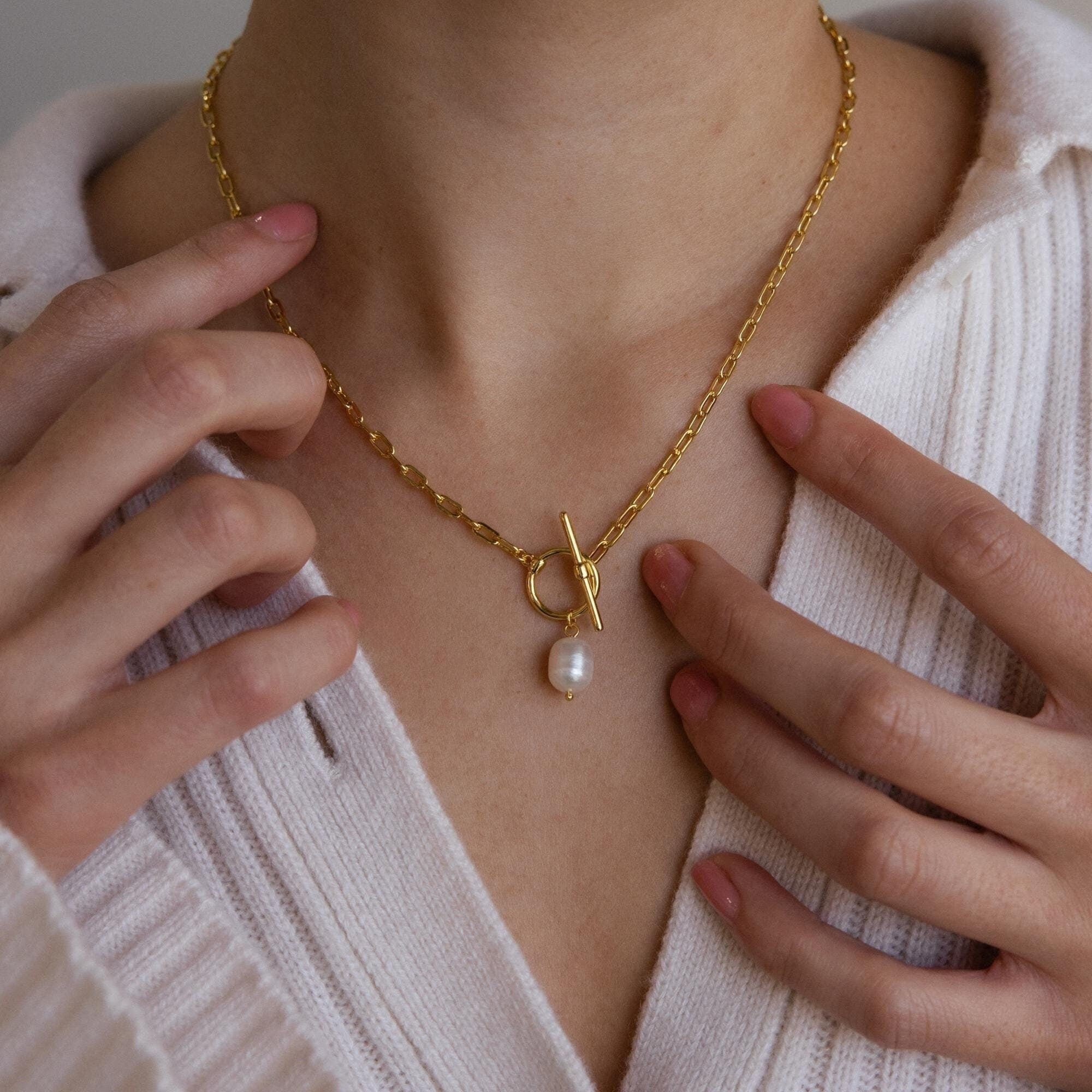 Paperclip Pearl Toggle Necklace | Caitlyn Minimalist