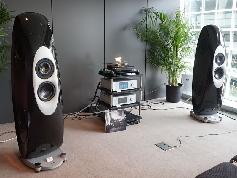 ELACから860万円の超弩級スピーカー。FOCALは58万円のヘッドフォン