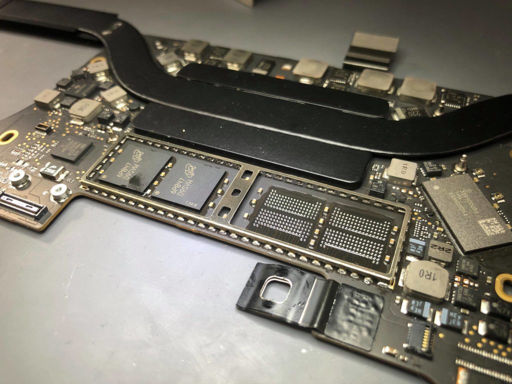 MacBook Pro 13インチ 2016 2017 メモリー交換 | AIDE Mac修理日記