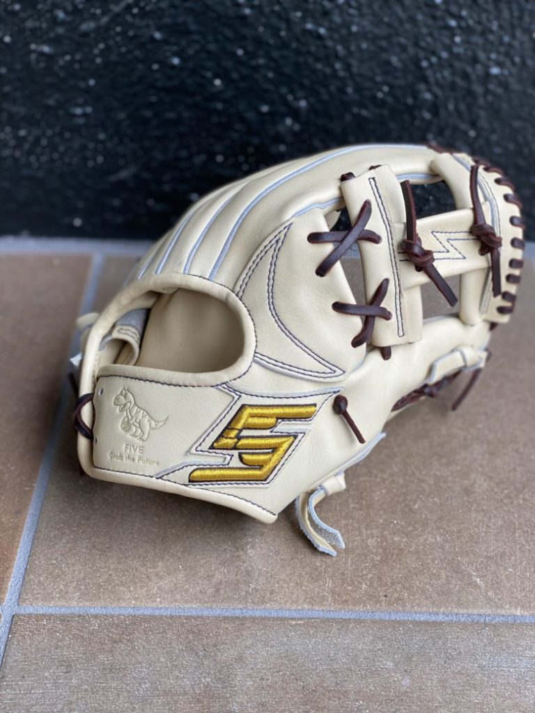 FIVEの日】FIVEグローブF601型：店舗別注硬式グラブを型付けしました