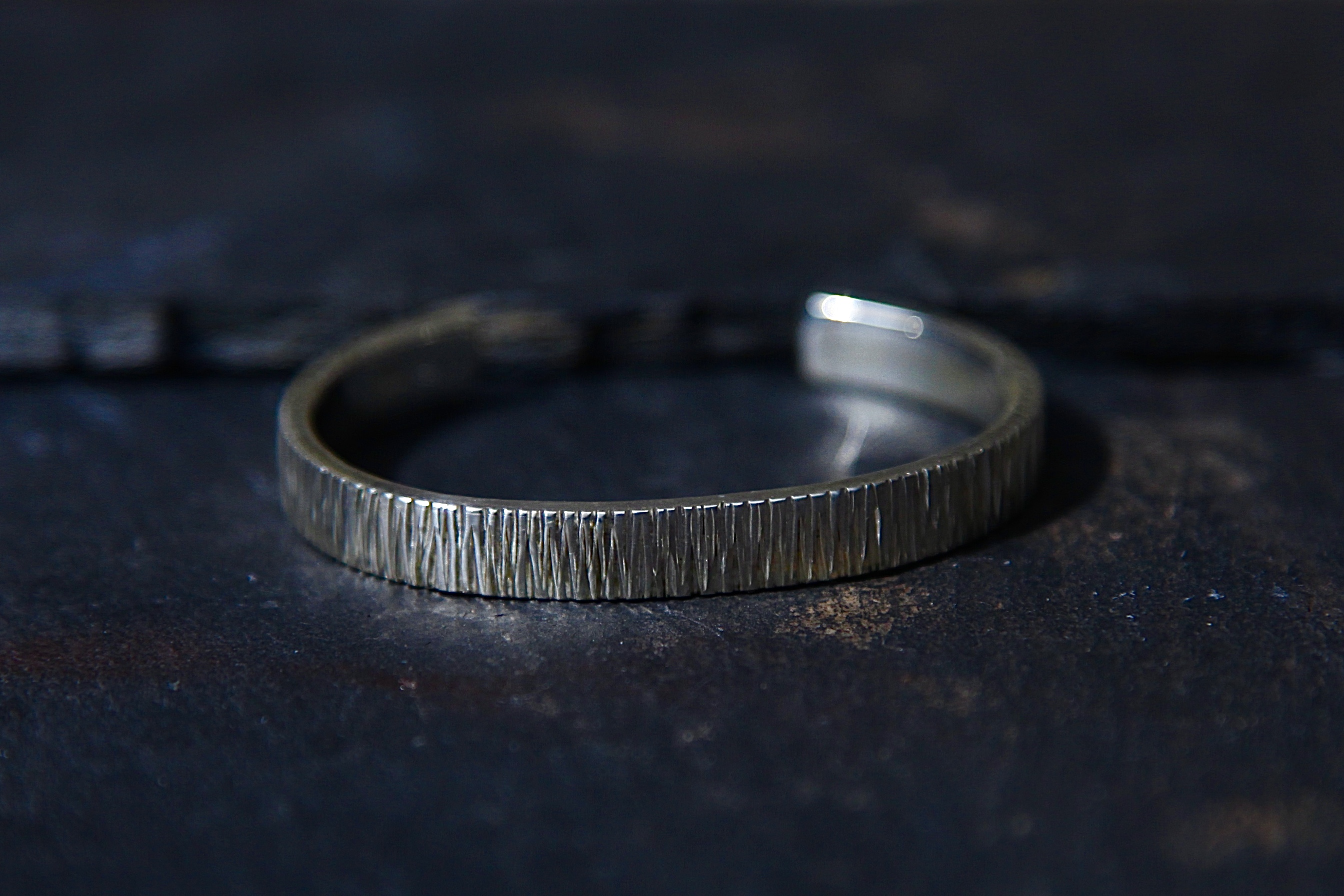 市松 – NATIVE – 鑽打バングル | Belluria