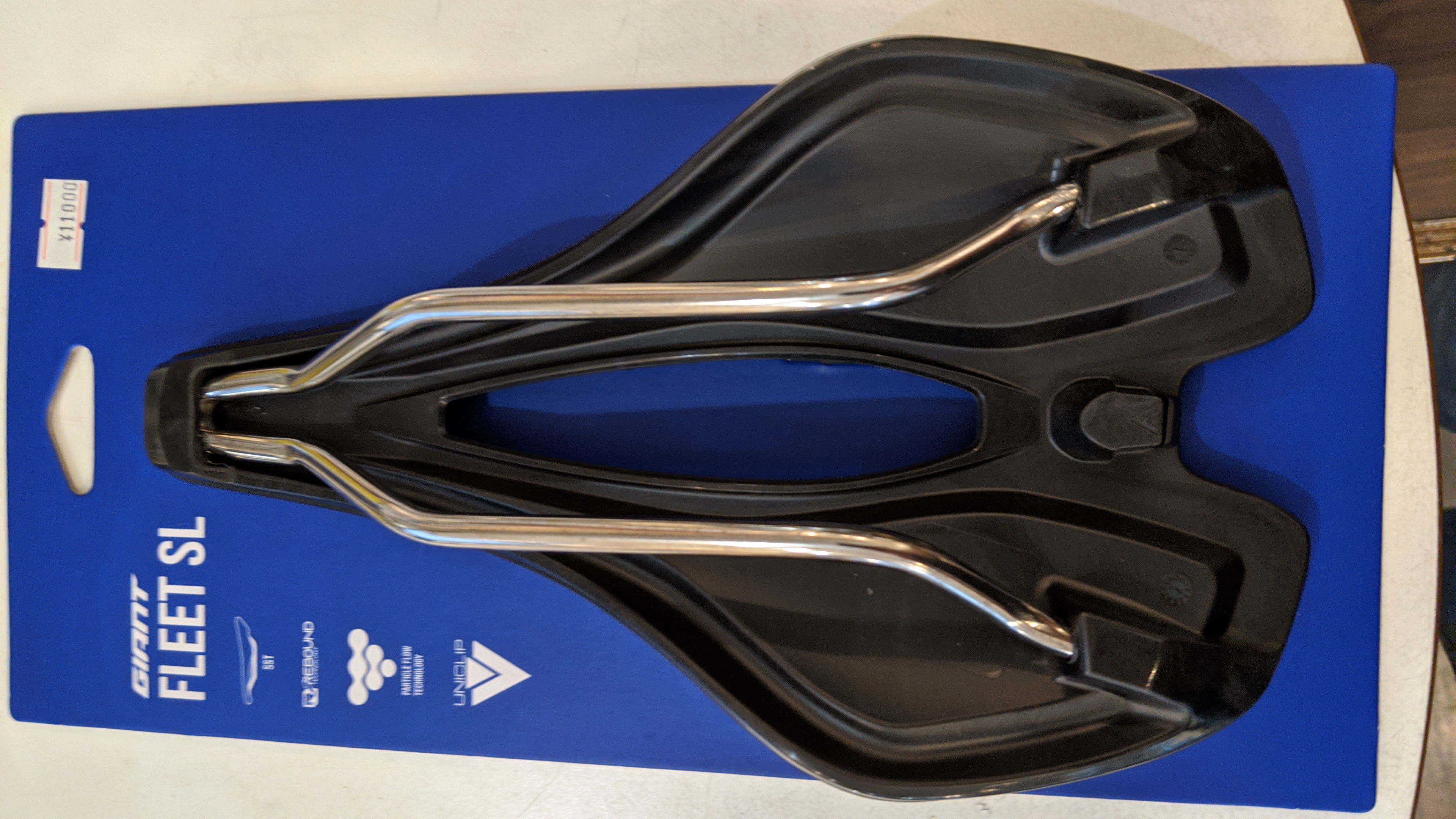 新作ショートノーズサドル GIANT「FEET SL」 | 横浜・新宿・湘南の