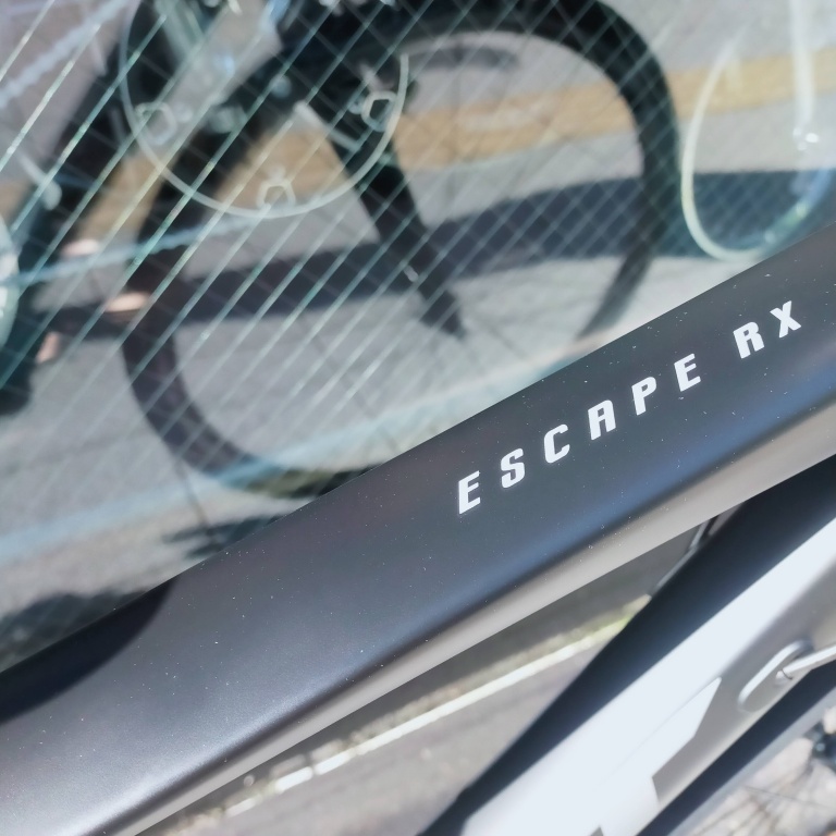 新宿都庁前店 上級クロスバイク GIANT ESCAPE RX3 2021 ジャイアント