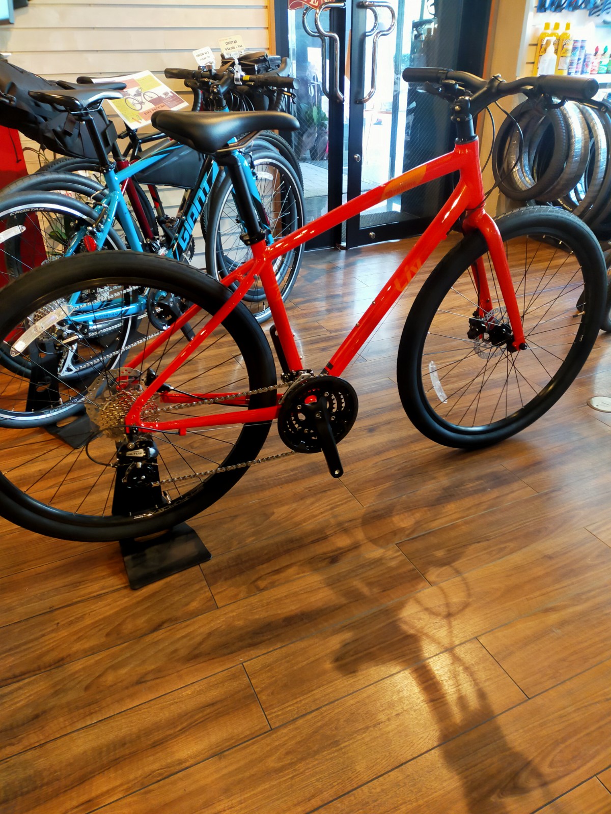 新宿都庁前店 女性向けクロスバイク GIANT GRAMME ジャイアント グラム