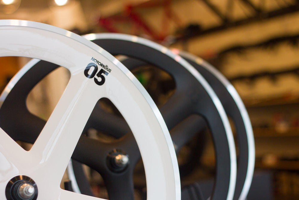 たったの3本の貴重なバトンホイール!!! | ブローチャーズ - BROTURES