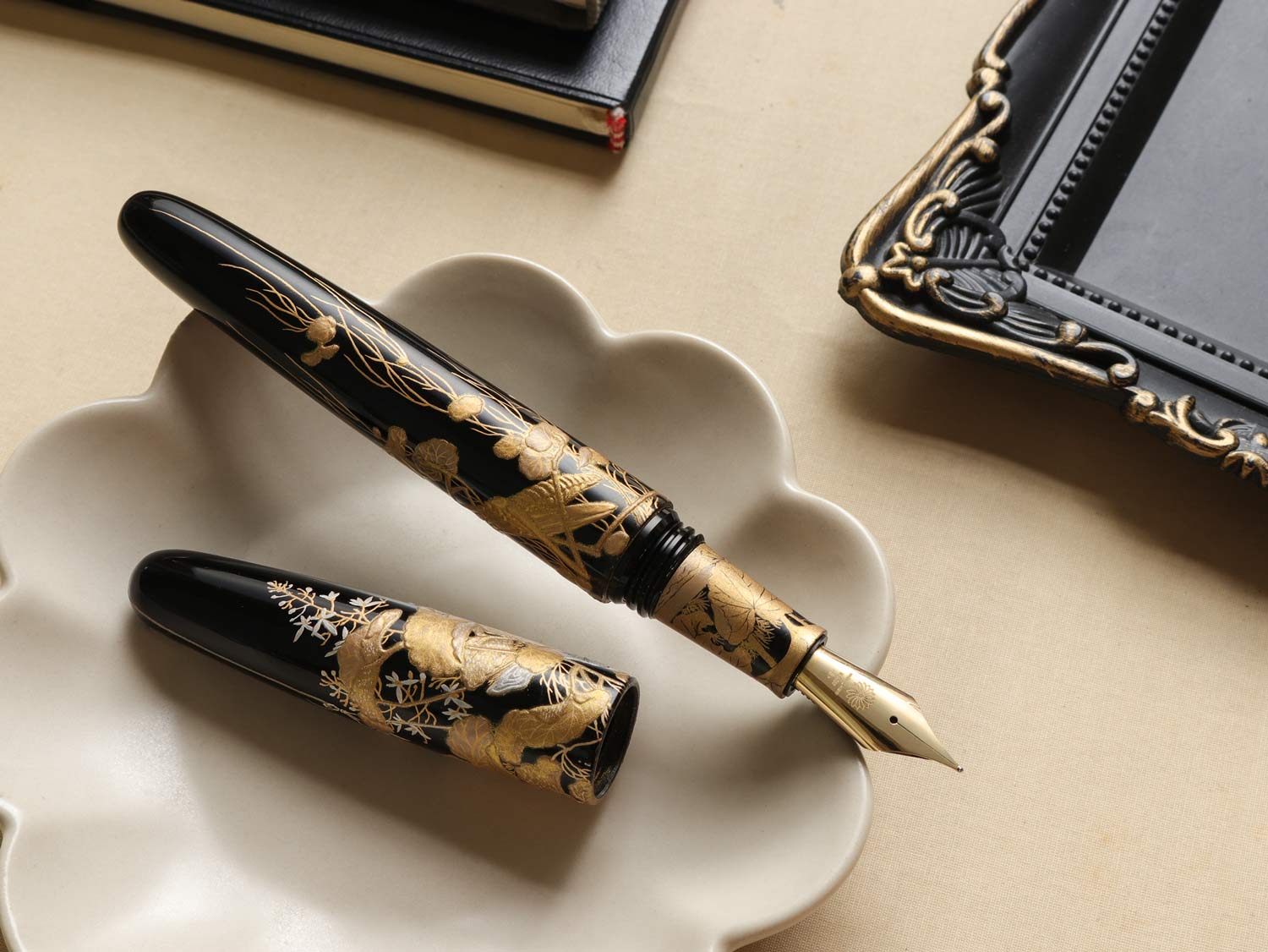 高蒔絵・花草蟷螂 Fountain Pen | ワンチャーペン Wancher