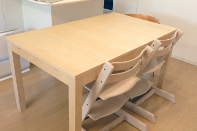 IKEAのダイニングテーブルBJURSTA(ビュースタ)組み立てました