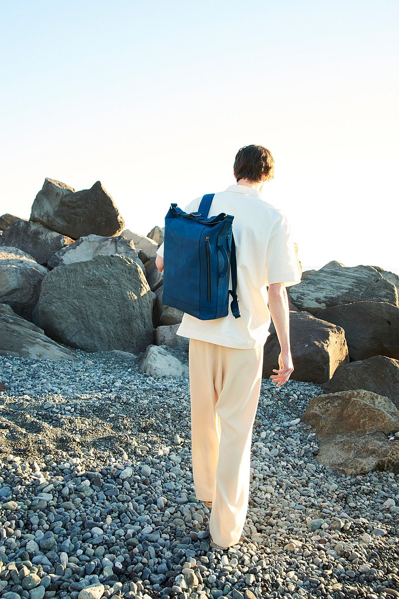 ヴィンテージワックスレザーを採用した「TSUCHIYA KABAN」の新作バッグ