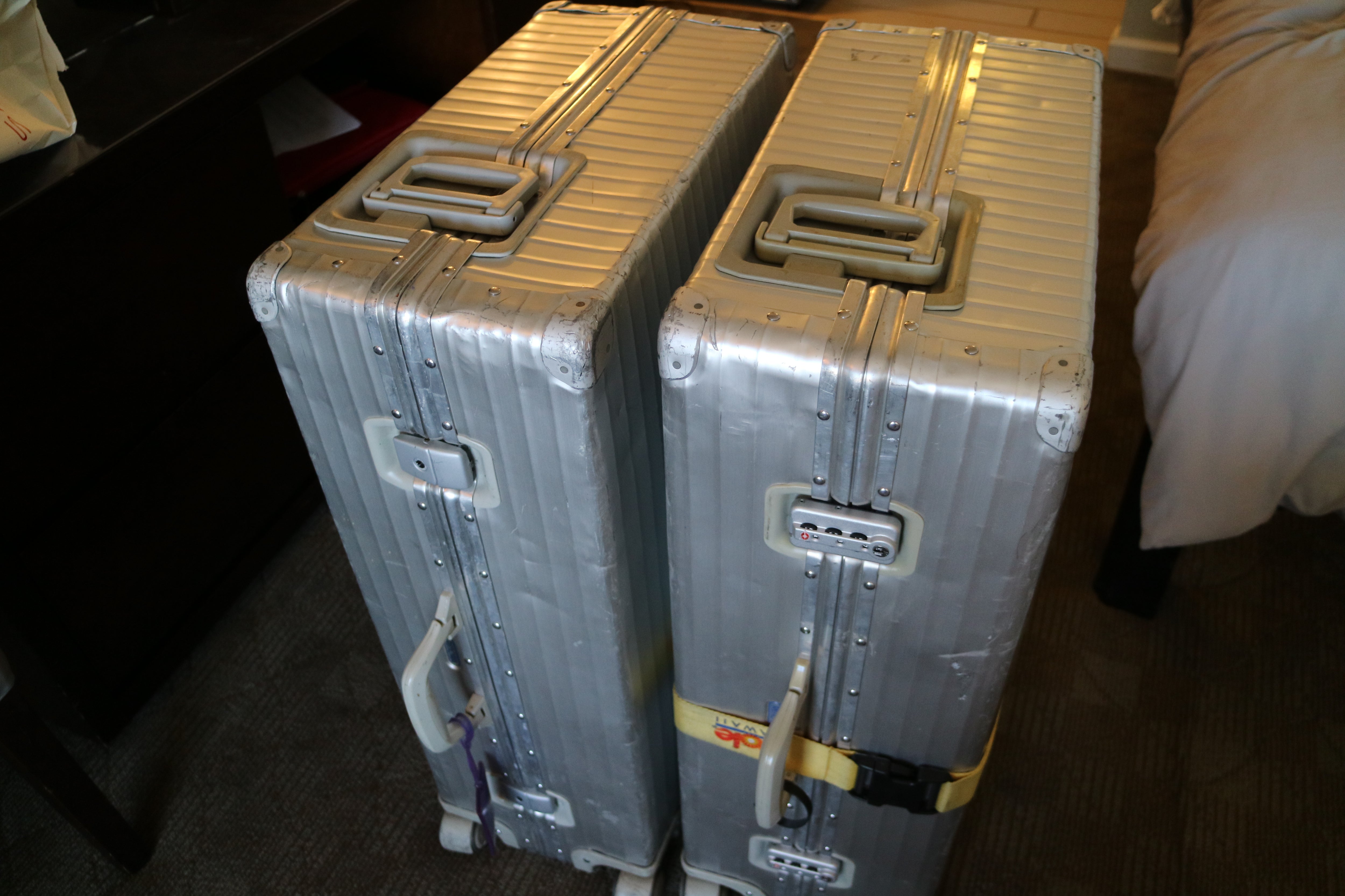 リモワ オパール（RIMOWA OPAL）」スーツケースは旅の相棒ですね