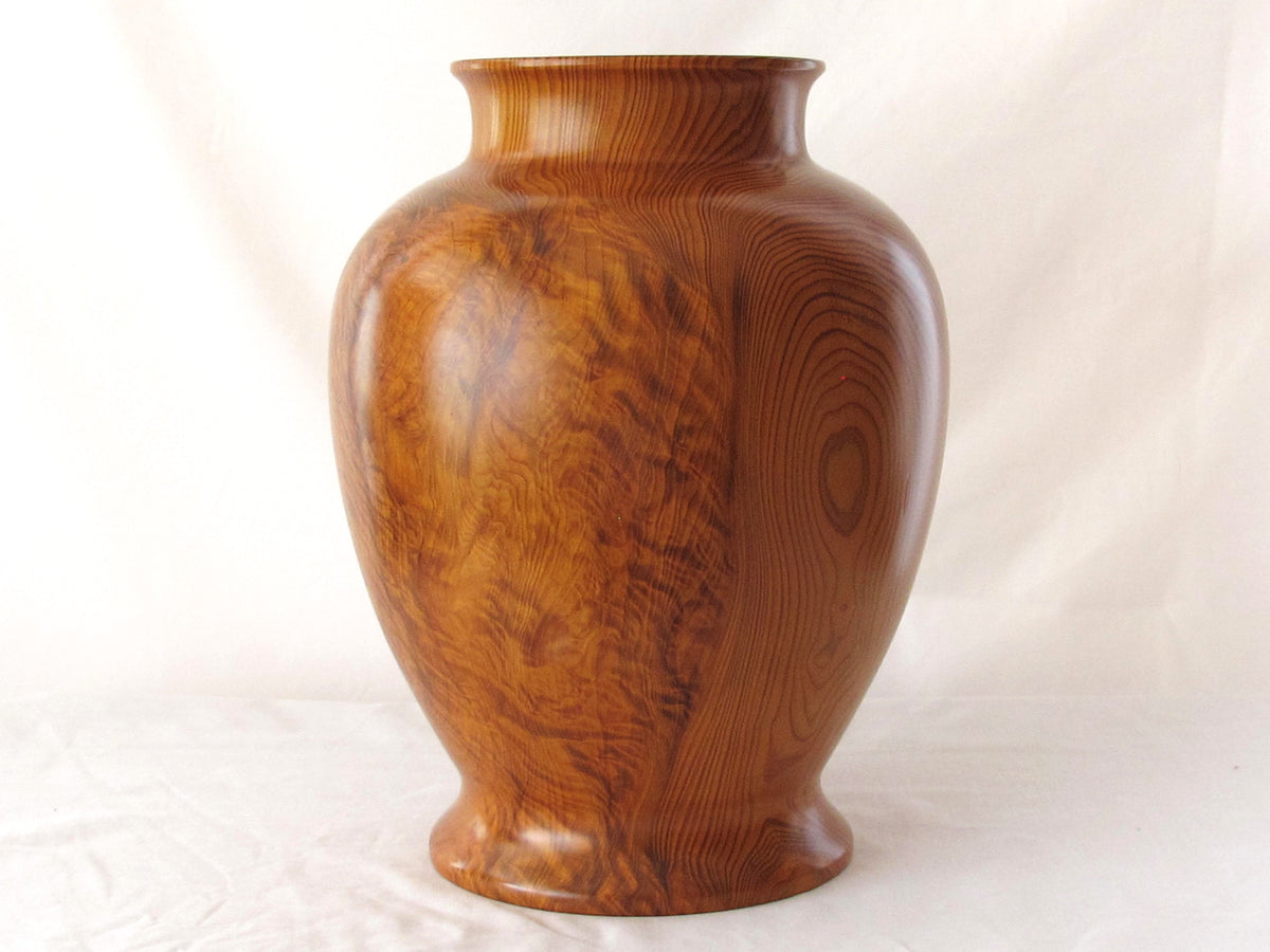 屋久杉 現代の名工・二代目原款亮 壺（花生）内刳り仕上げ – SEIKADO