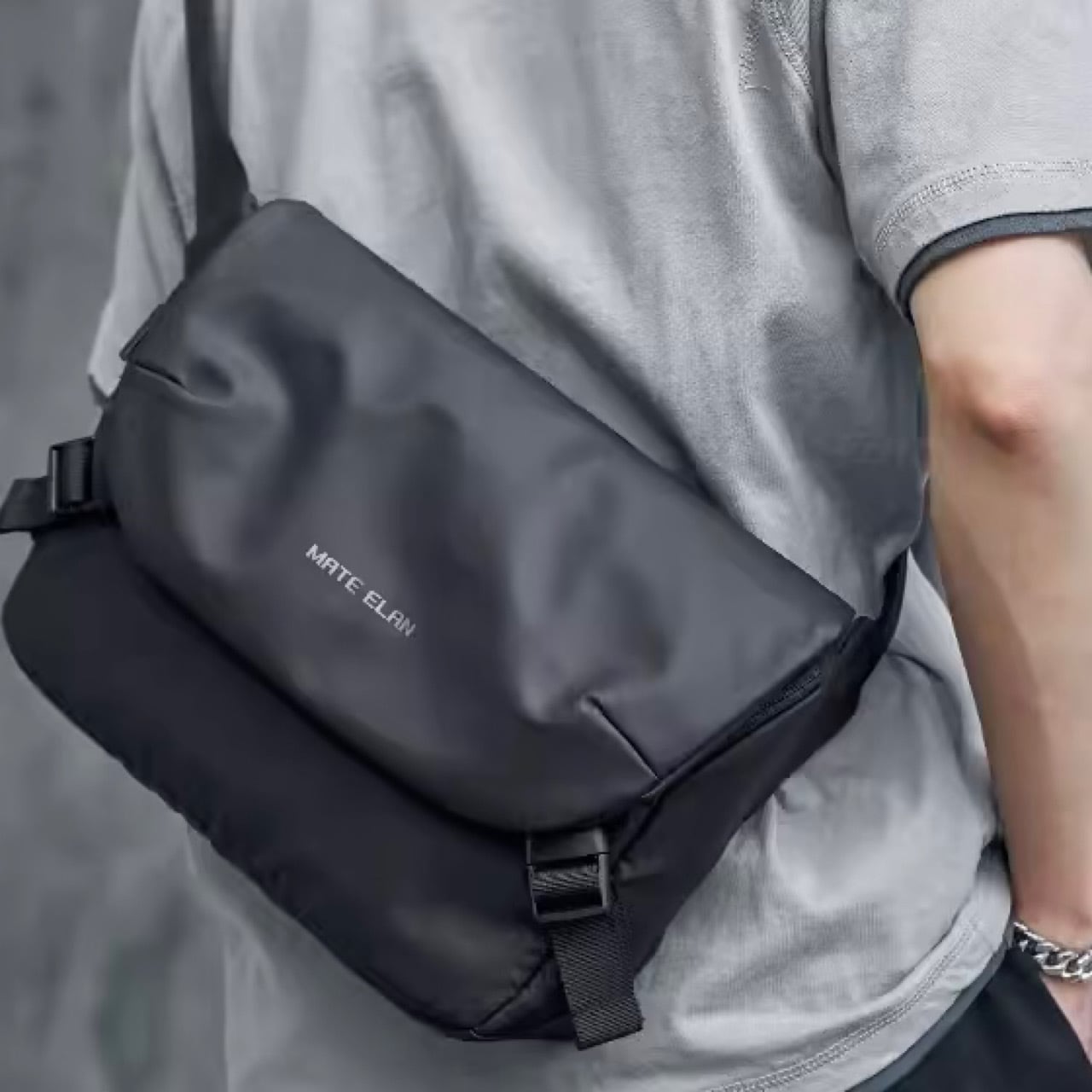 キーチェーン付 防水 メッセンジャーバッグ（1Color）- F348