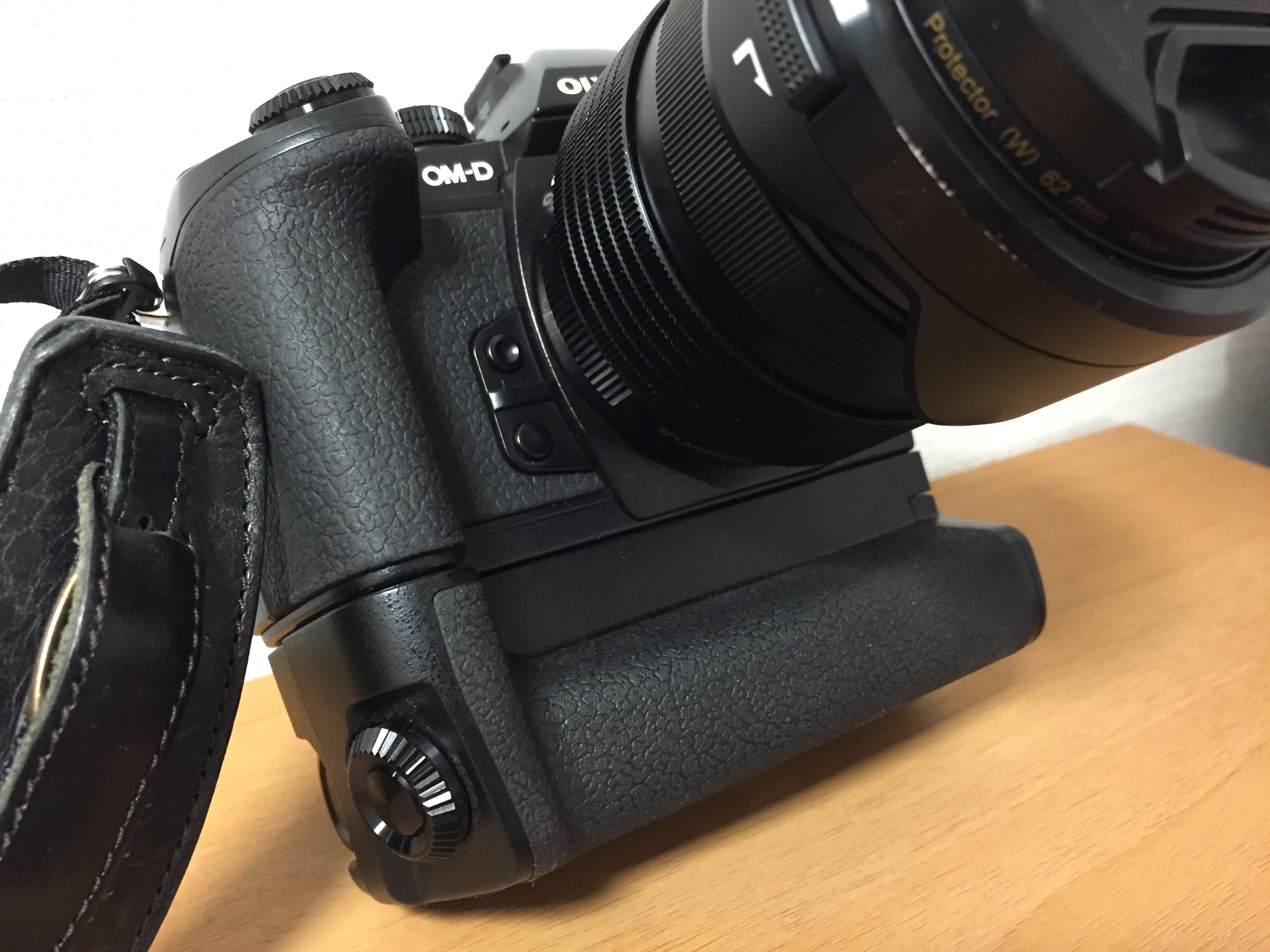 OM-D E-M1用パワーバッテリーホルダー HLD-7を2ヶ月程使ってみた感想