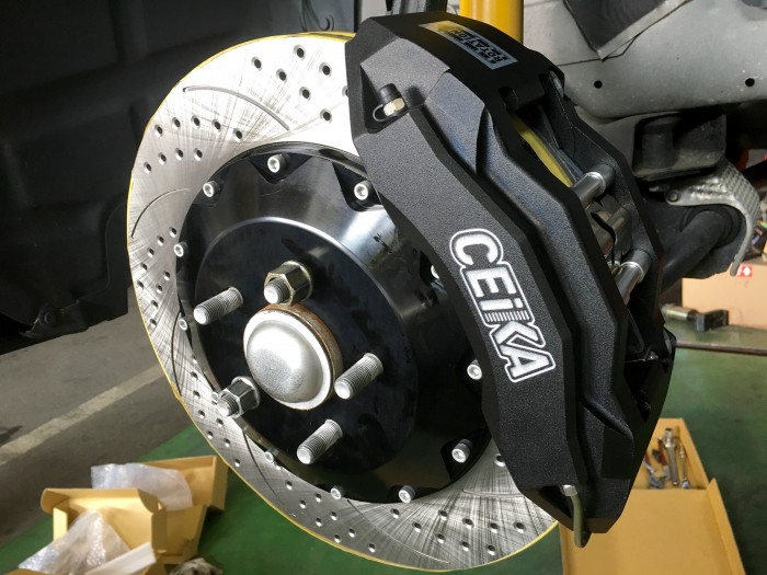 CEIKAブレーキのカスタム/ダッジチャレンジャー - UG メンテナンス工場