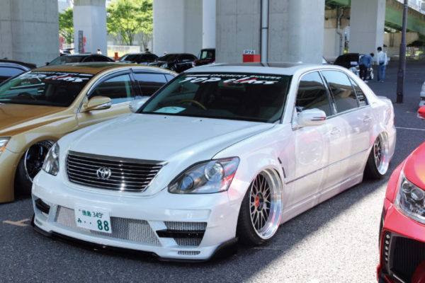 30セルシオ / オーナー車】ワインレッドだった30系がボディカラーを一