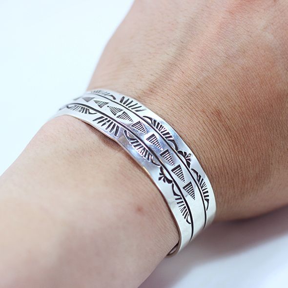 INDIAN JEWELRY RE ナバホ族 スタンプシルバーバングルを通販【paper福岡】