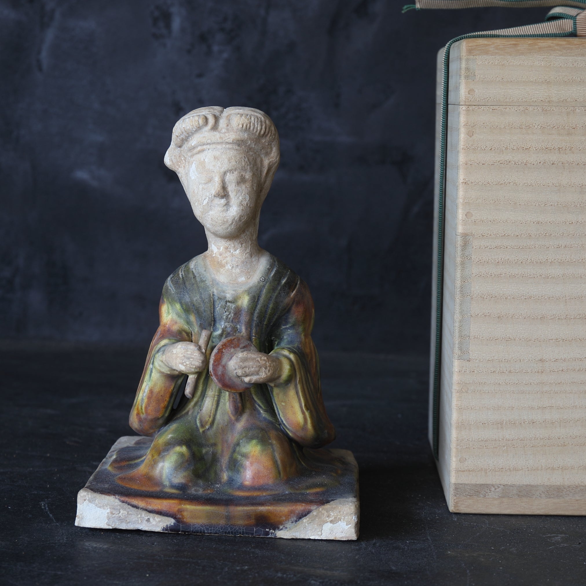 唐代 唐三彩 婦人俑（618–907 CE） | 入蘆花（ロカニイル）