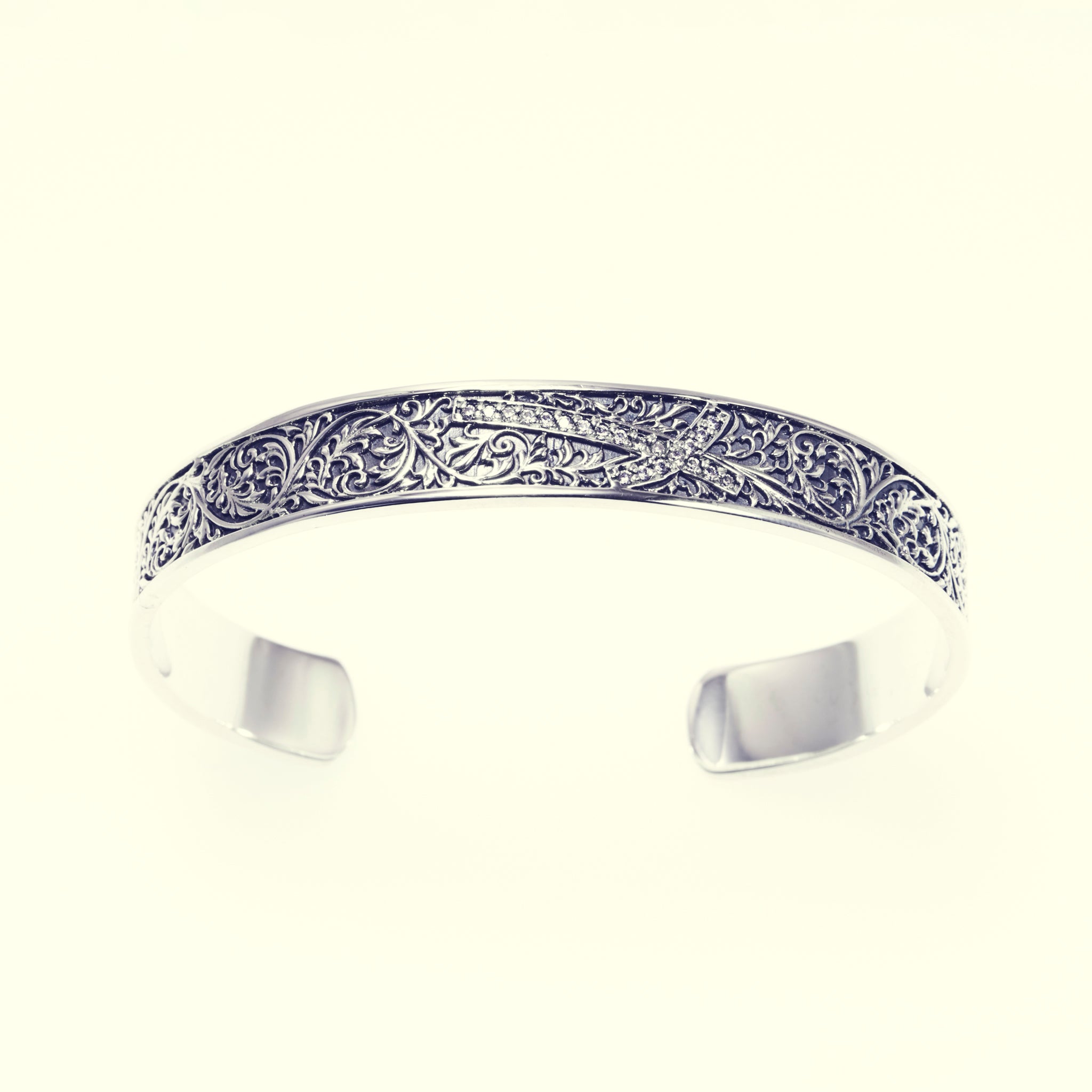 Ivy Cross Bangle : White CZ｜アイビー・クロス・バングル – ZOCALO