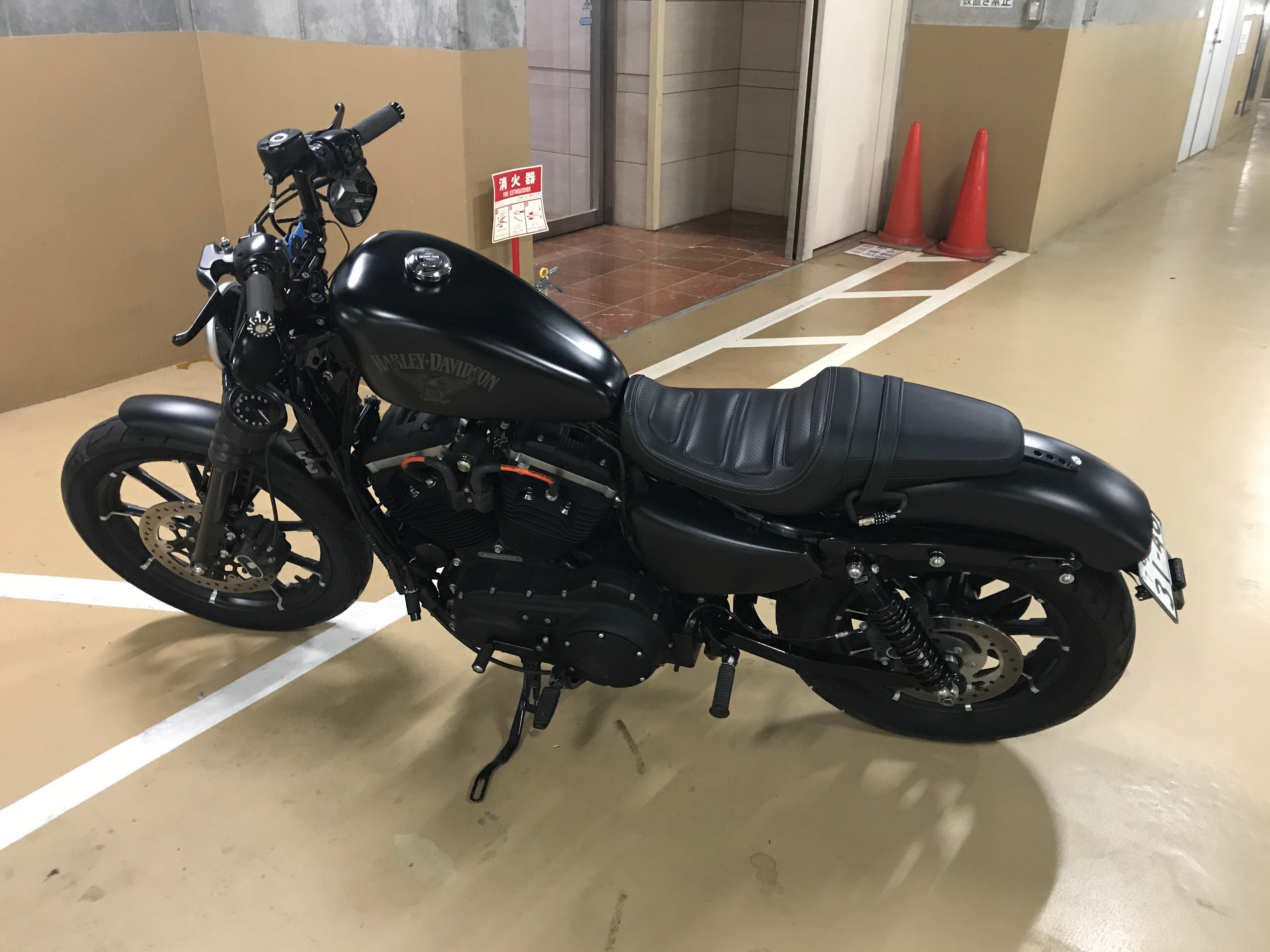 スポーツスター XL883N】にオーリンズ ブラックラインを装着！走行時の