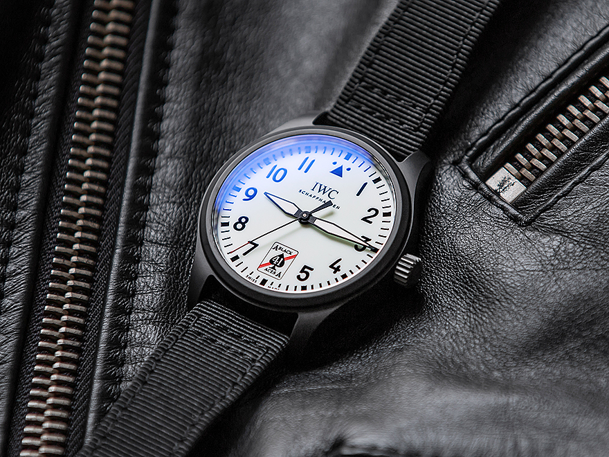 実機レビュー】 IWCの文字盤が丸ごと光る前代未聞のセラミック時計