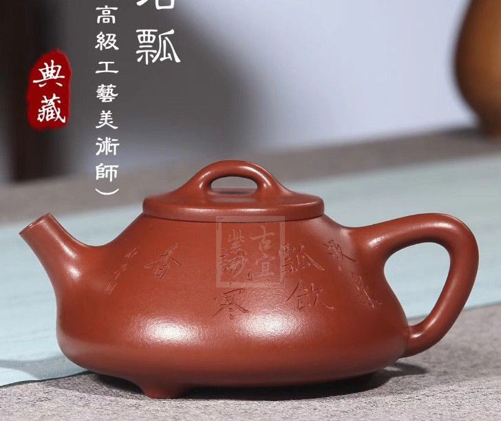 中国美術 宜興紫砂 龍浮彫 瓢箪型大壺 落款「曹燕萍制」 台座付 宜兴