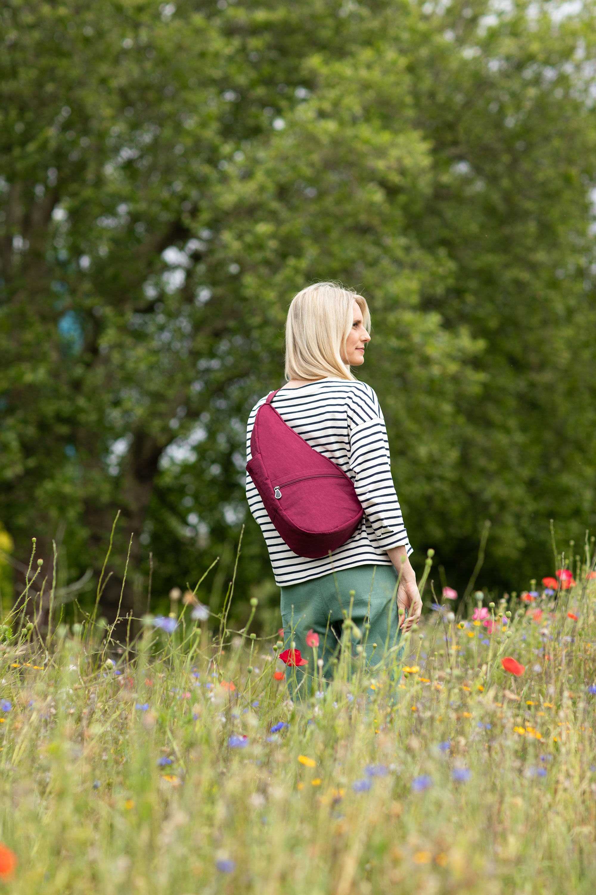 ヘルシーバックバッグ テクスチャードナイロン Sサイズ ルビー - 軽量