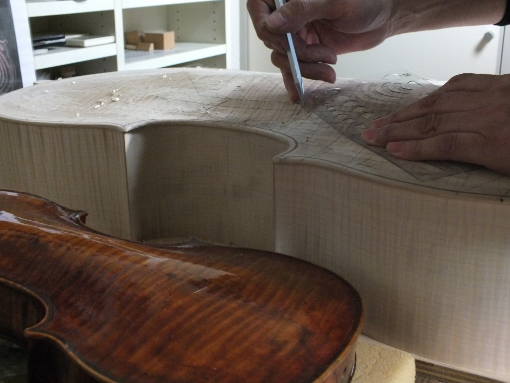 裏板の製作工程 | 自由ヶ丘ヴァイオリン