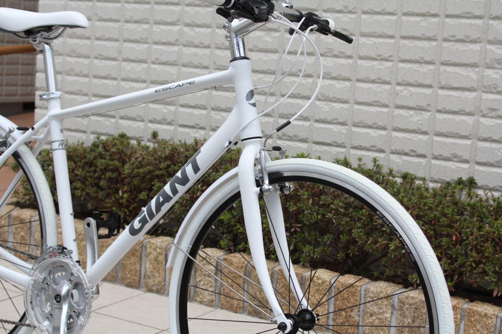 2019 GIANT「ESCAPE R3」真っ白にカスタム | KURASHI cycle