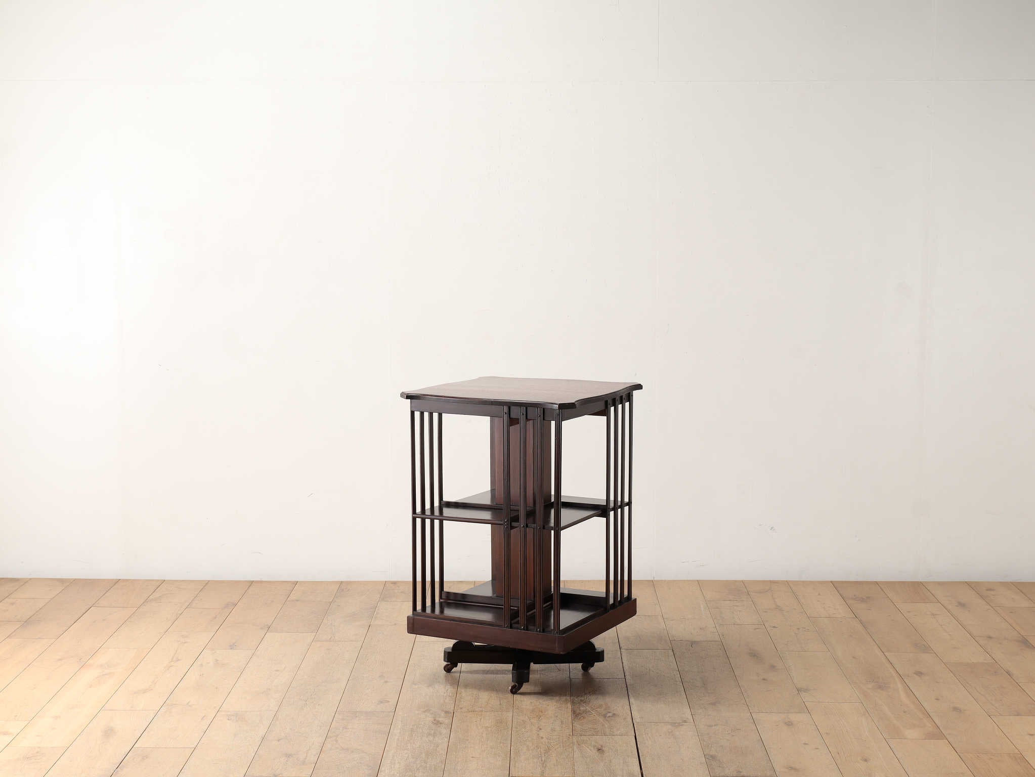 リボルビングブックシェルフ | ロイズ・アンティークス | ヨーロッパの