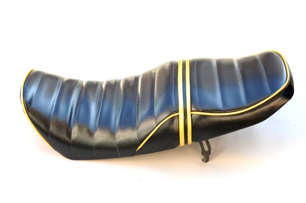 HONDA ホンダ VT250 アンコ抜き タックロール バイクシート張替え