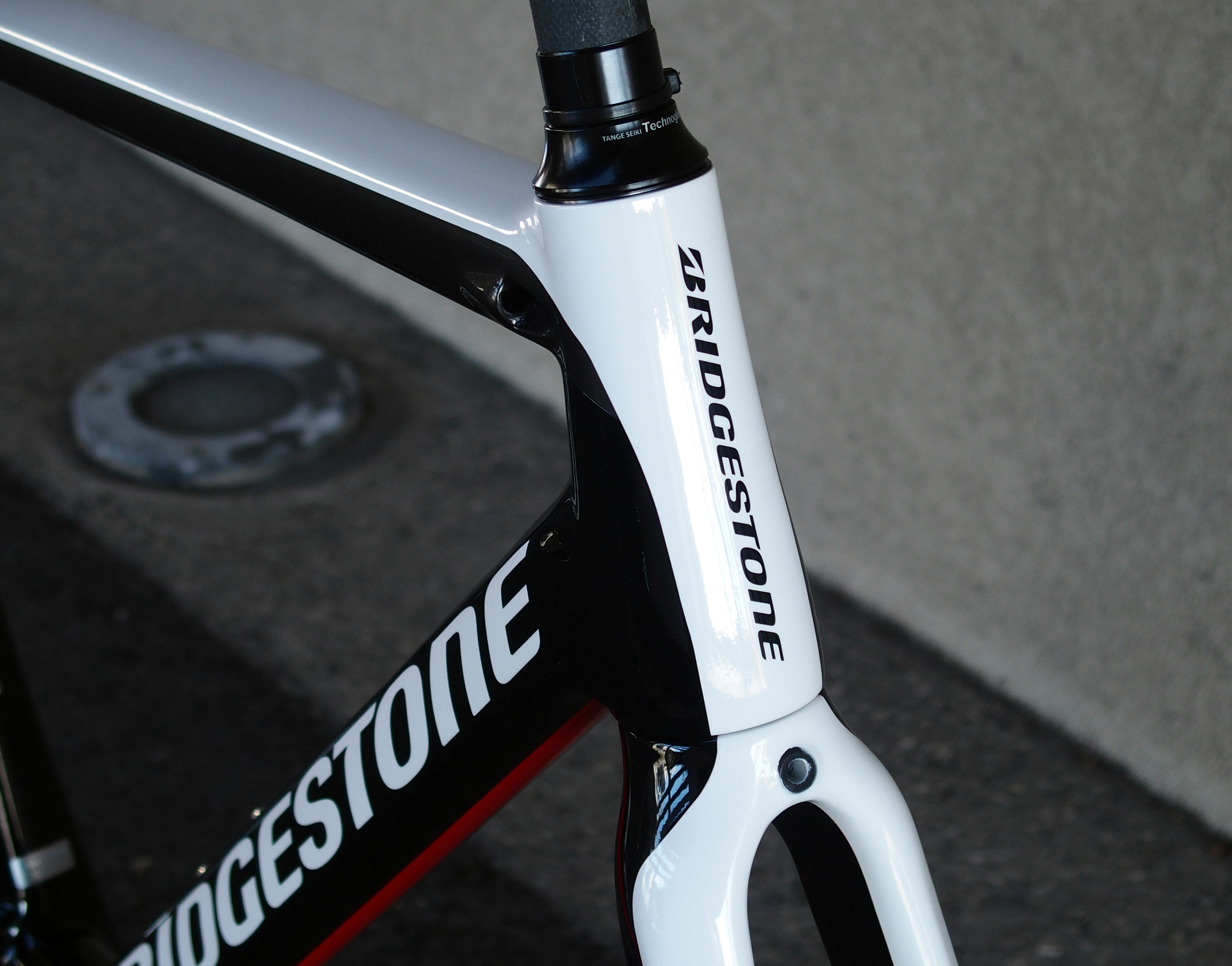 BRIDGESTONE RS9ロードバイク ホワイト/ブラック 日本限定30台