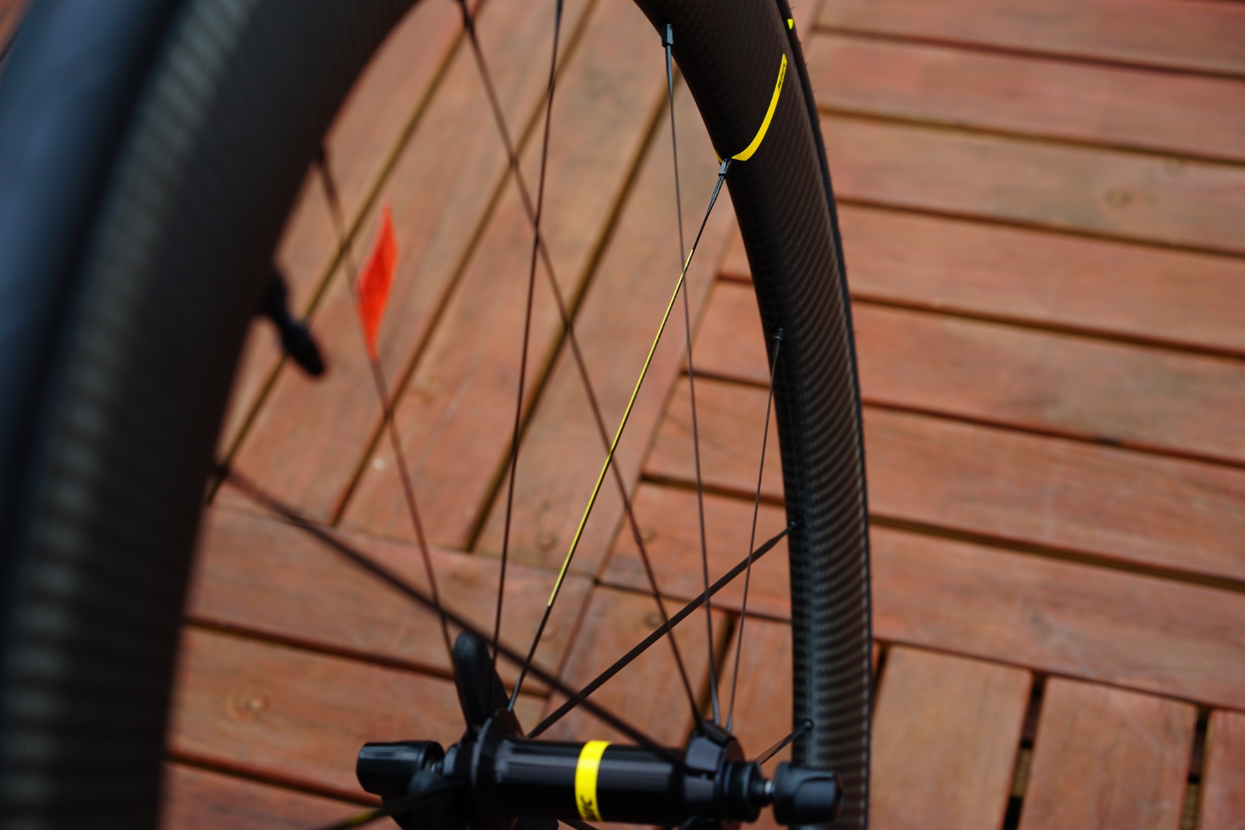 大迫力の64mmカーボンディープリム！MAVIC COMETE PRO CARBON SL UST