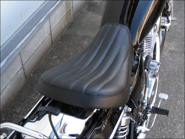 サドルタイプシート バーチカルタックロール | 車種別パーツ,SR400/500