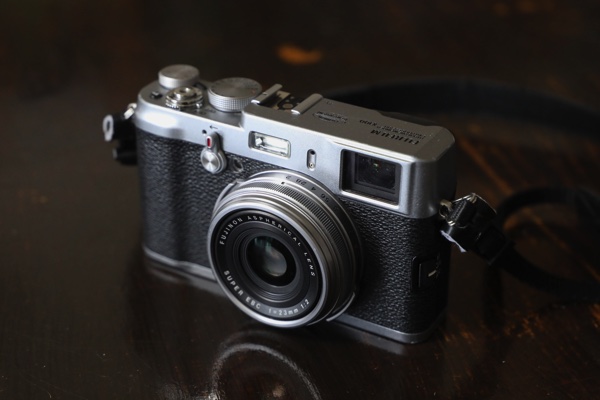 こんにちは、FUJIFILM X100。