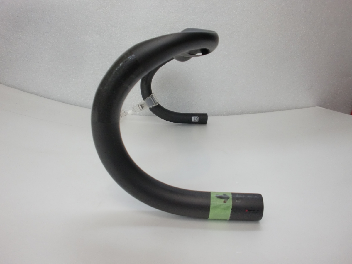 アウトレット】軽量、エアロ、高剛性！三拍子揃ったフルカーボン