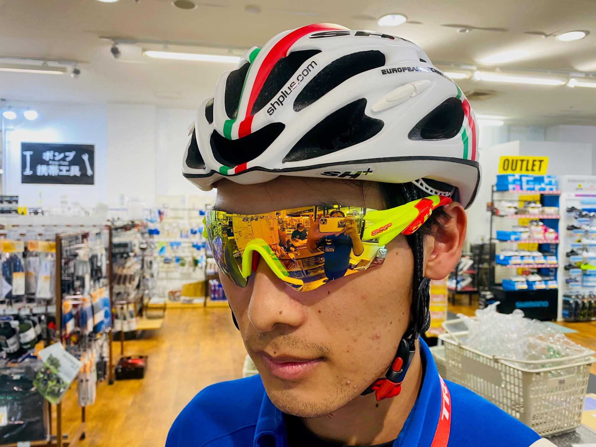 下山田購入品】普通のミラーレンズに見えて実は調光サングラスなんです