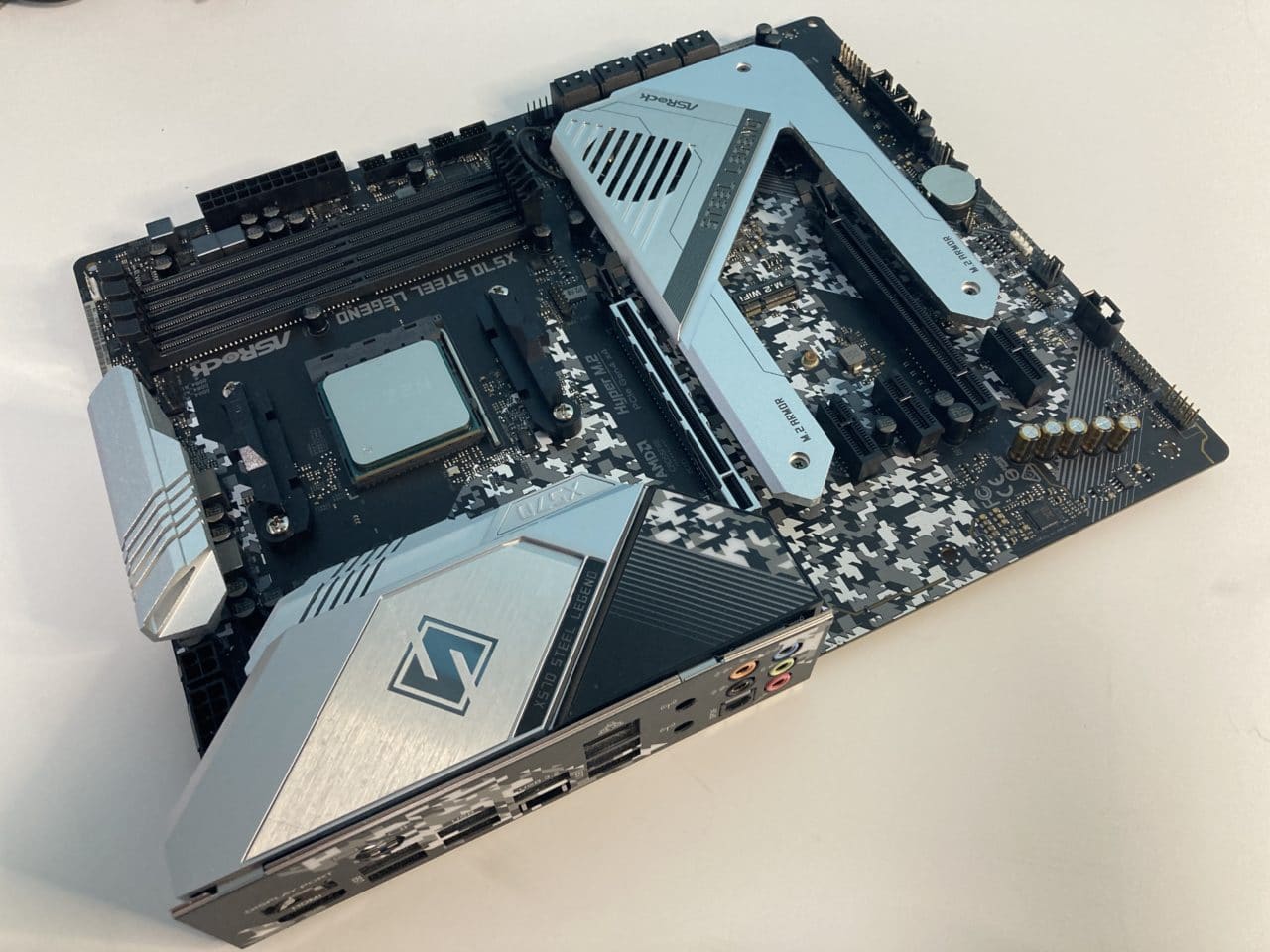 大人気な鉄板マザーボードASRock X570 Steel Legend 高耐久の秘訣とは