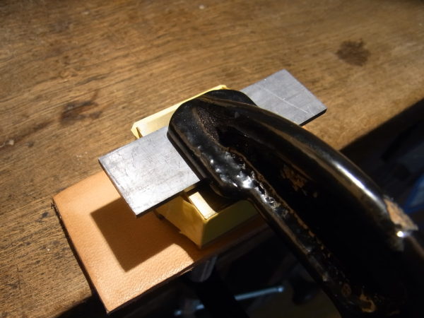 活版印刷の活字(メタルスタンプ）での刻印方法 | 26engrave(レザー