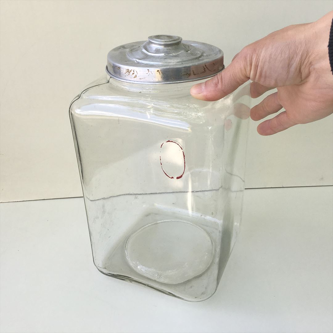 レトロなゆらゆらガラスの四角い駄菓子瓶 高28.5×幅17×奥17cm アルミ蓋