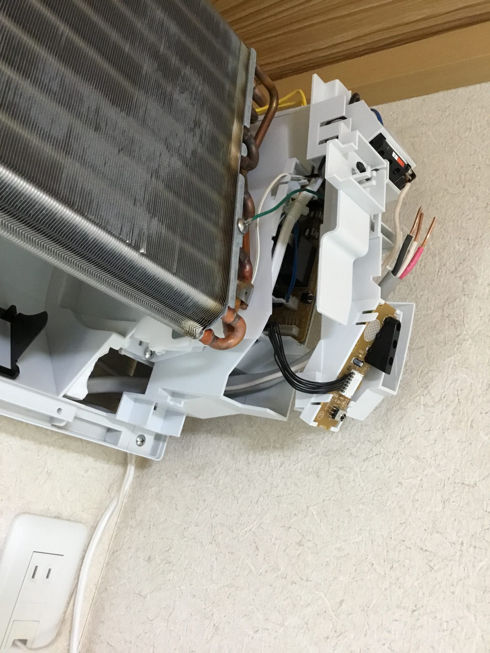 コロナ製エアコン CSH-W2219Rの壁掛け完全分解クリーニング - 天佑
