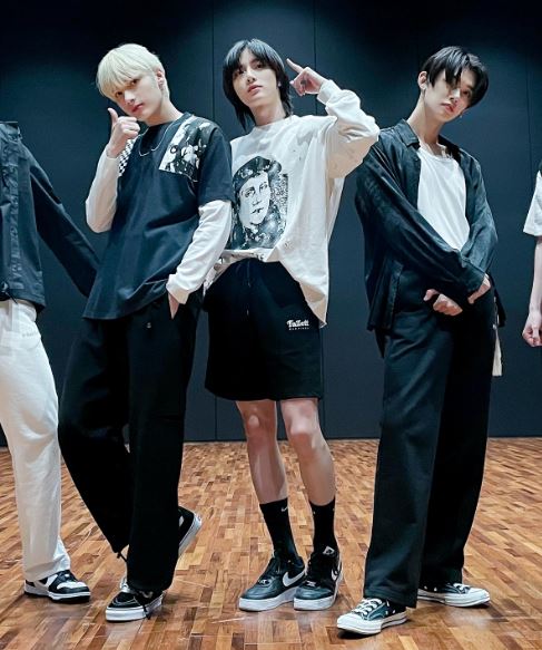 TXTボムギュが公式Twitterの写真で着用していたパンツ | TK-TOWN（韓国