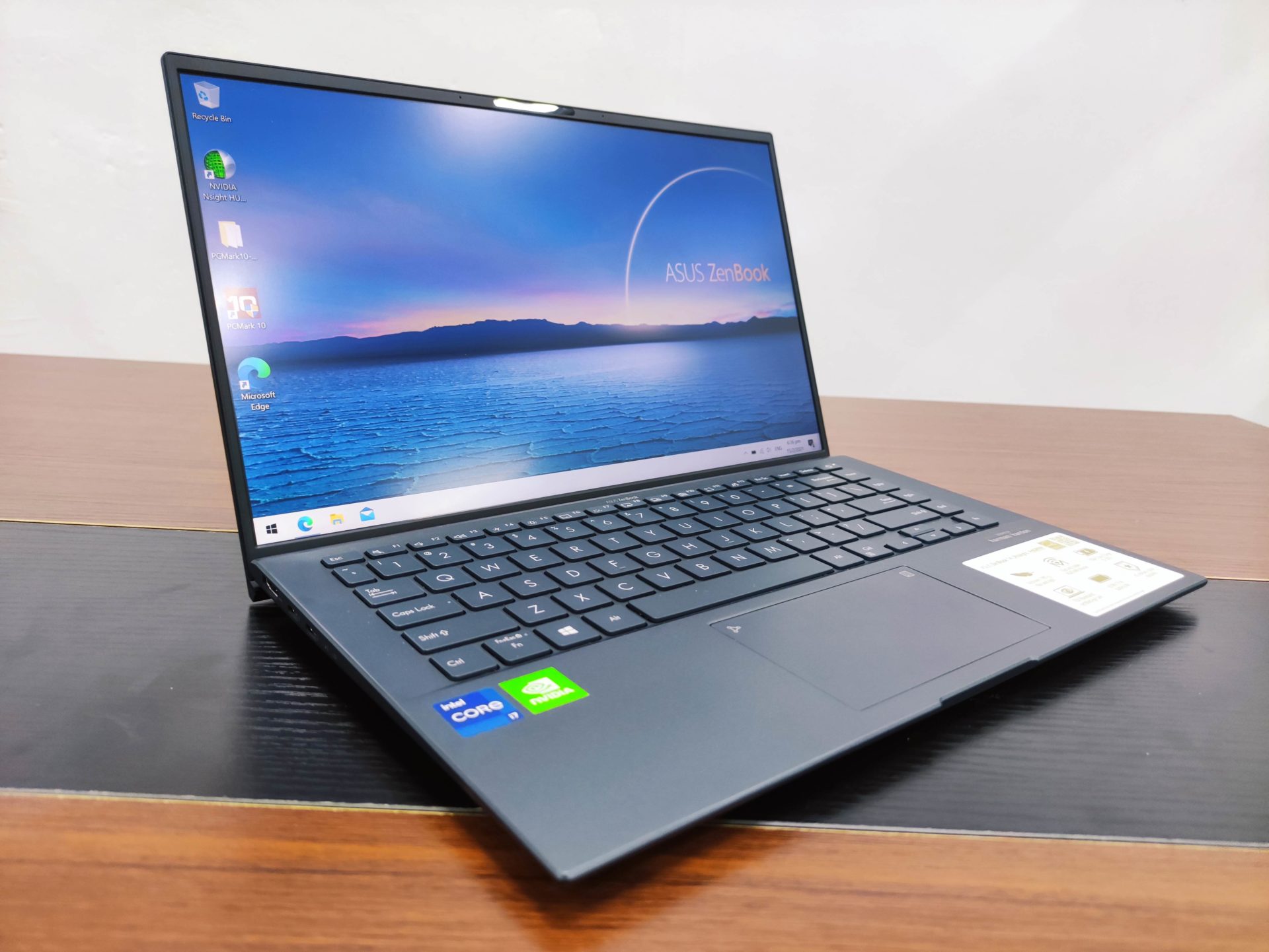 ASUS ZenBook 14 Ultralight Review - The Tech Revolutionist