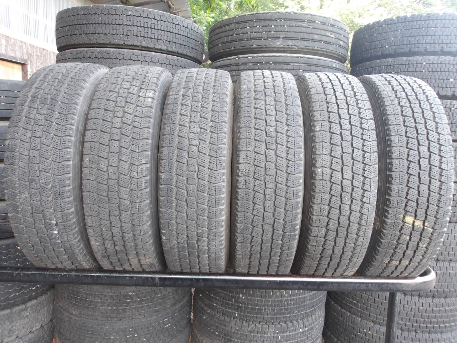 楽天市場】215 70 r17．5 スタッドレスの通販