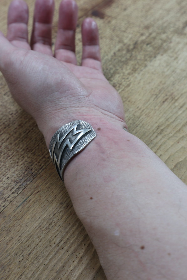 TIGHT / Kee Yazzie Jr. / キーヤジー Overlay Bangle