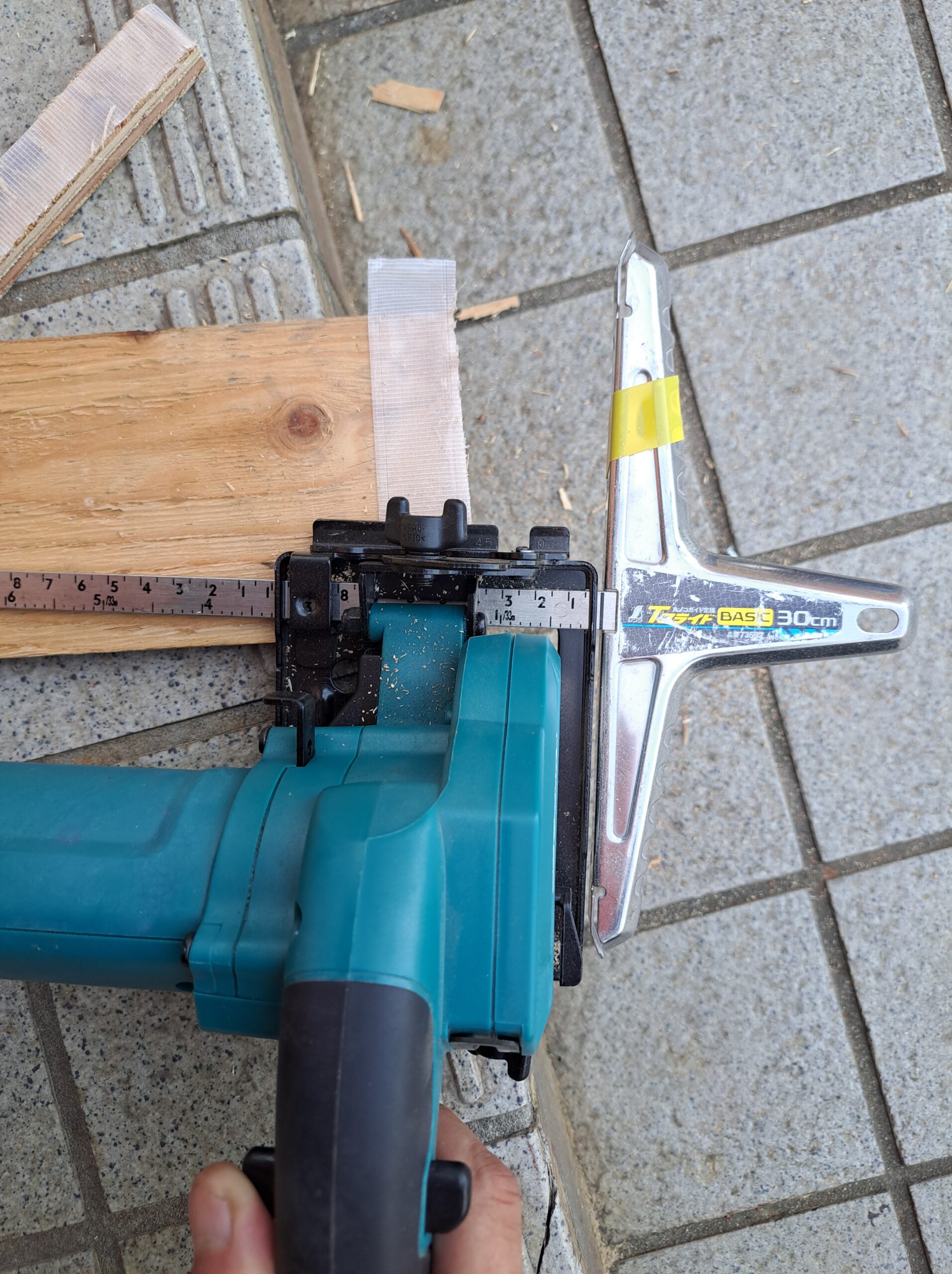 マキタ最小充電式マルノコ(^^♪ マキタ 85mm充電式マルノコ HS300D