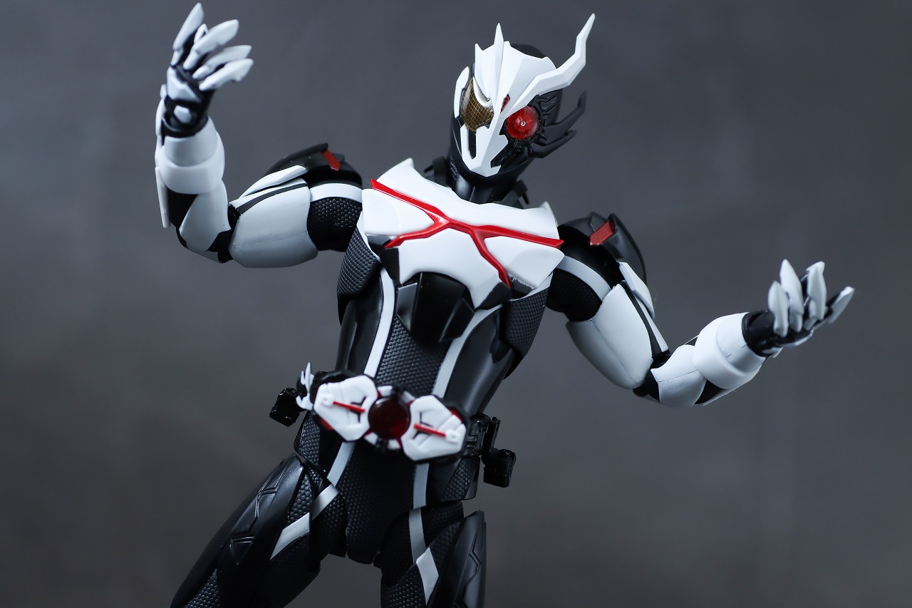 S.H.フィギュアーツ 仮面ライダーゼロワン シャイニングアサルト