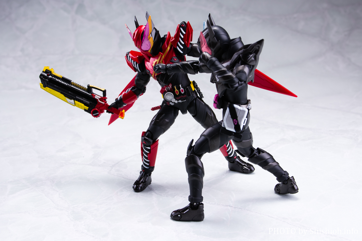 レビュー】 S.H.Figuarts 仮面ライダービルド ラビットラビットフォーム