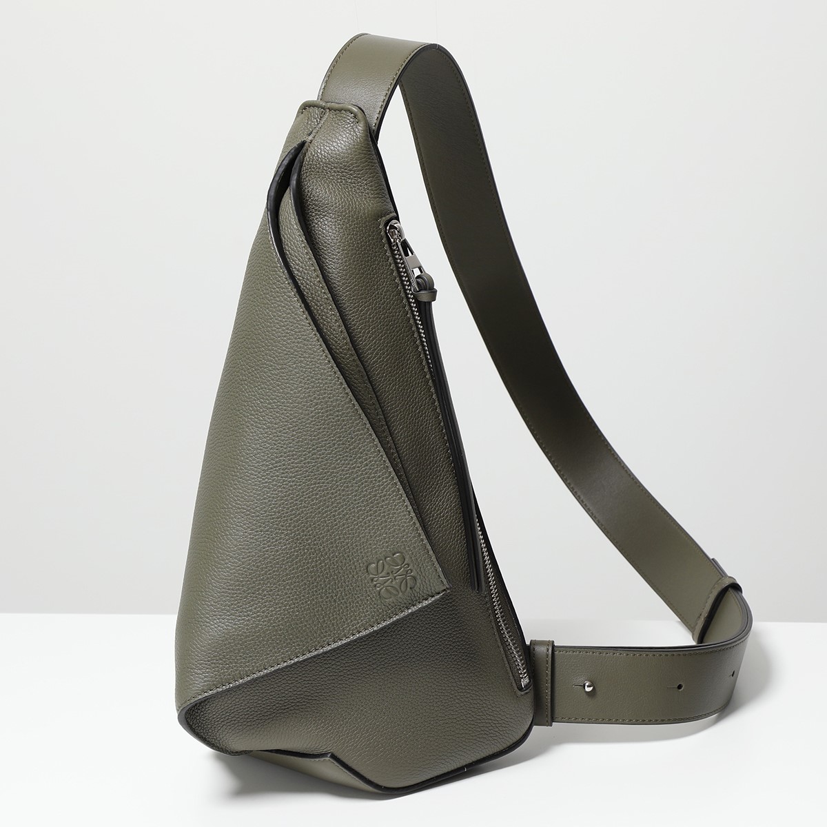 楽天市場】LOEWE ロエベ ショルダーバッグ B511A09X06 メンズ アントン
