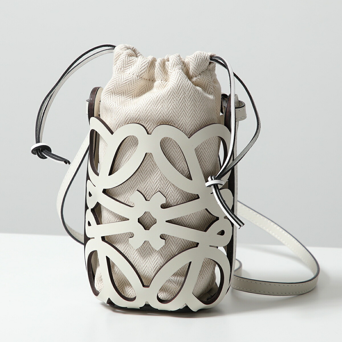 楽天市場】LOEWE ロエベ ショルダーバッグ ANAGRAM CUT OUT POCKET